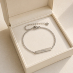 Bracelet Nura présenté dans son écrin ouvert