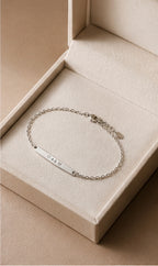 Bracelet gravé — plaque fine