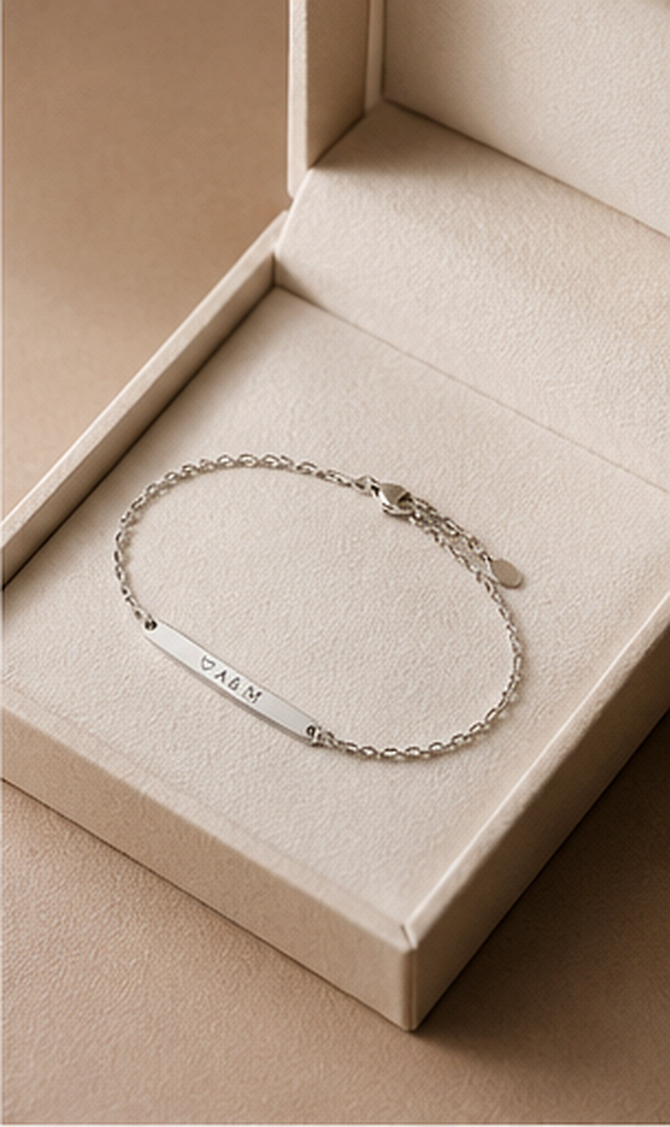 Bracelet gravé — plaque fine